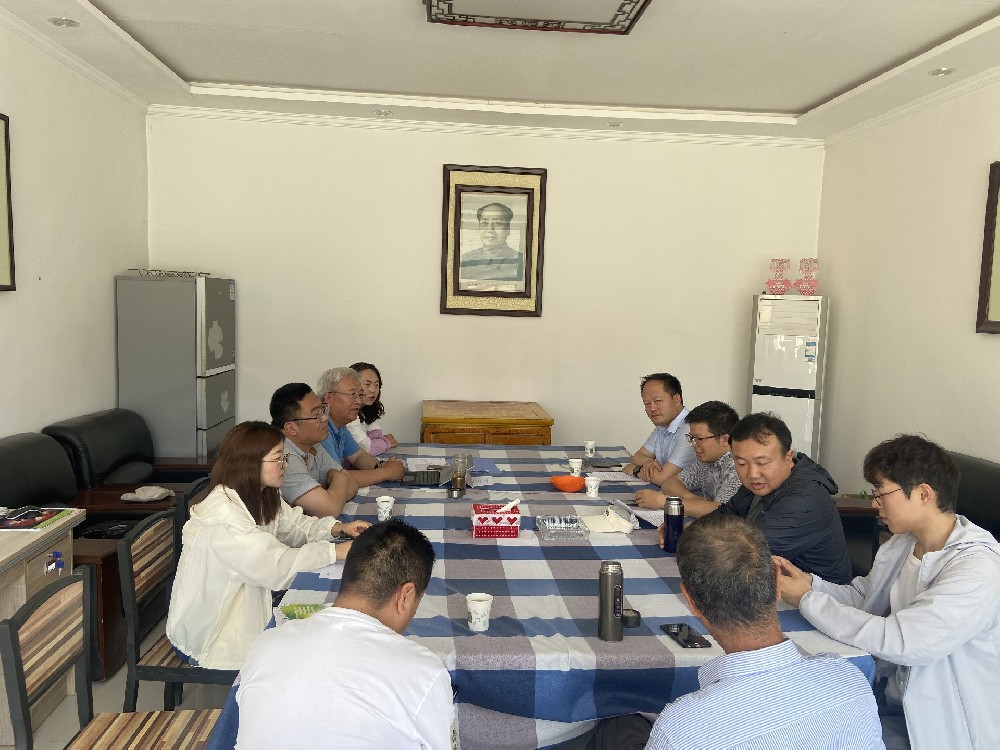 1687056552907840 兰州大学草地农业科技学院专家到三岔饲草牧草造种试验站(华丰兰州)调研