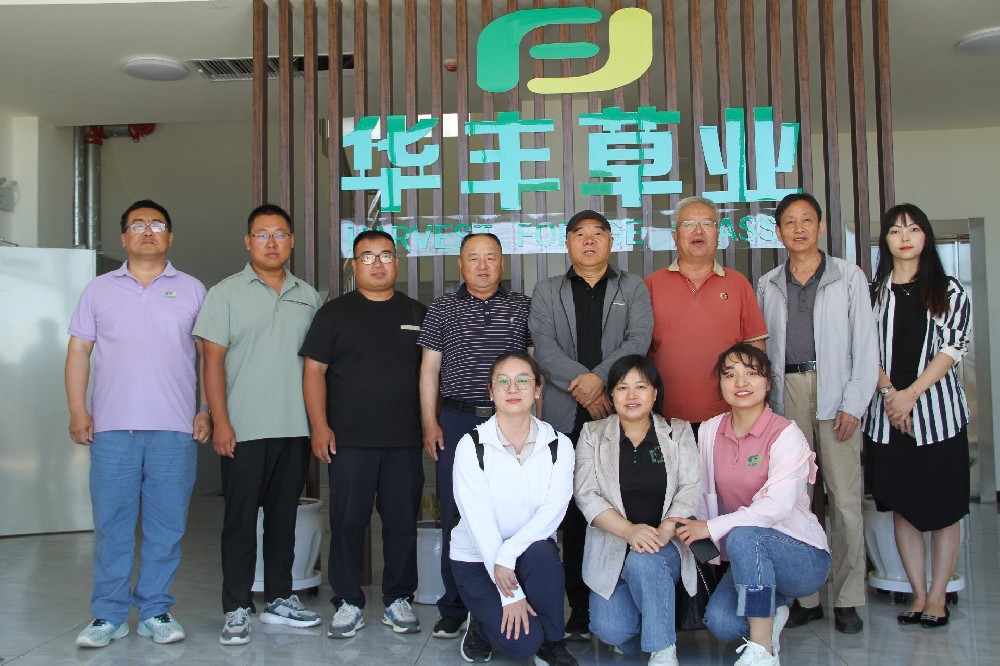 河南省畜牧技术推广总站一行专家莅临我司调查调研