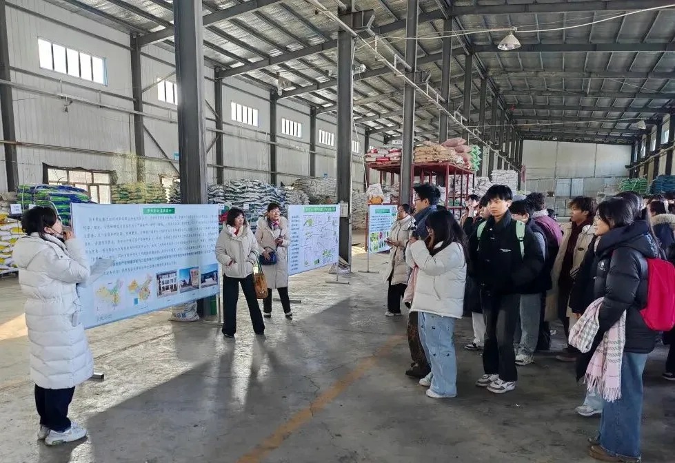 新疆农大草业学院师生赴华丰迈特威发展研学活动